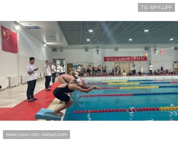 “三叉湖游泳馆水上救生赛：英雄救援瞬间震撼全场”